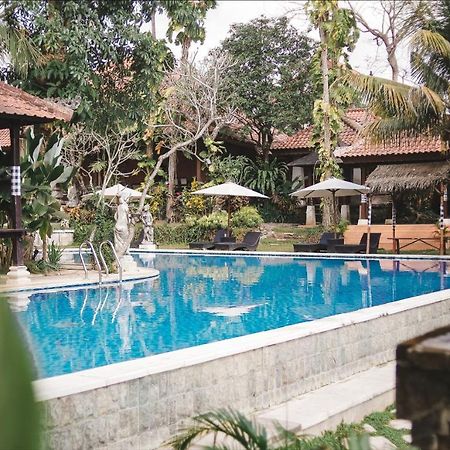 Ubud Hotel & Cottages Маланг Екстериор снимка