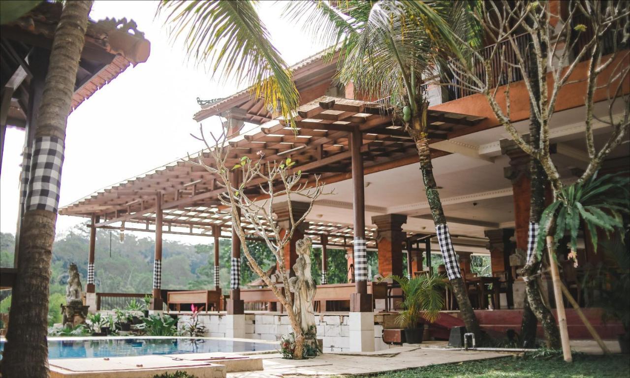 Ubud Hotel & Cottages Маланг Екстериор снимка