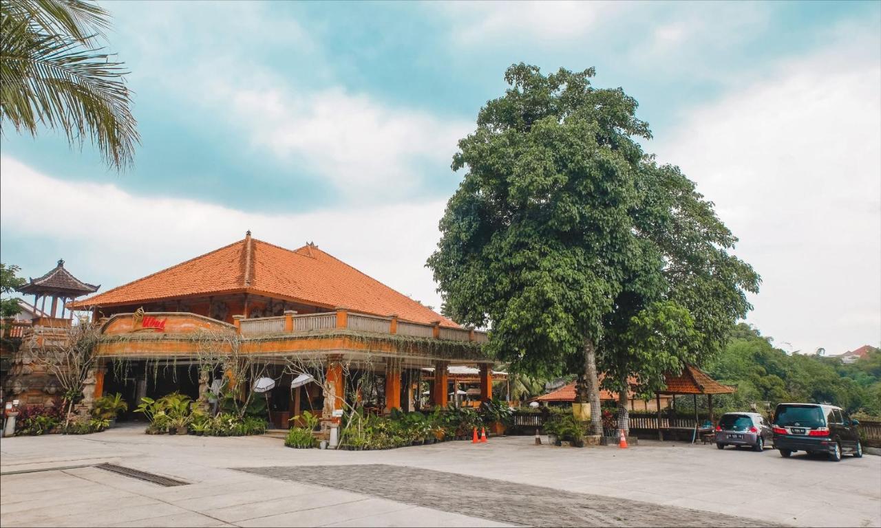 Ubud Hotel & Cottages Маланг Екстериор снимка