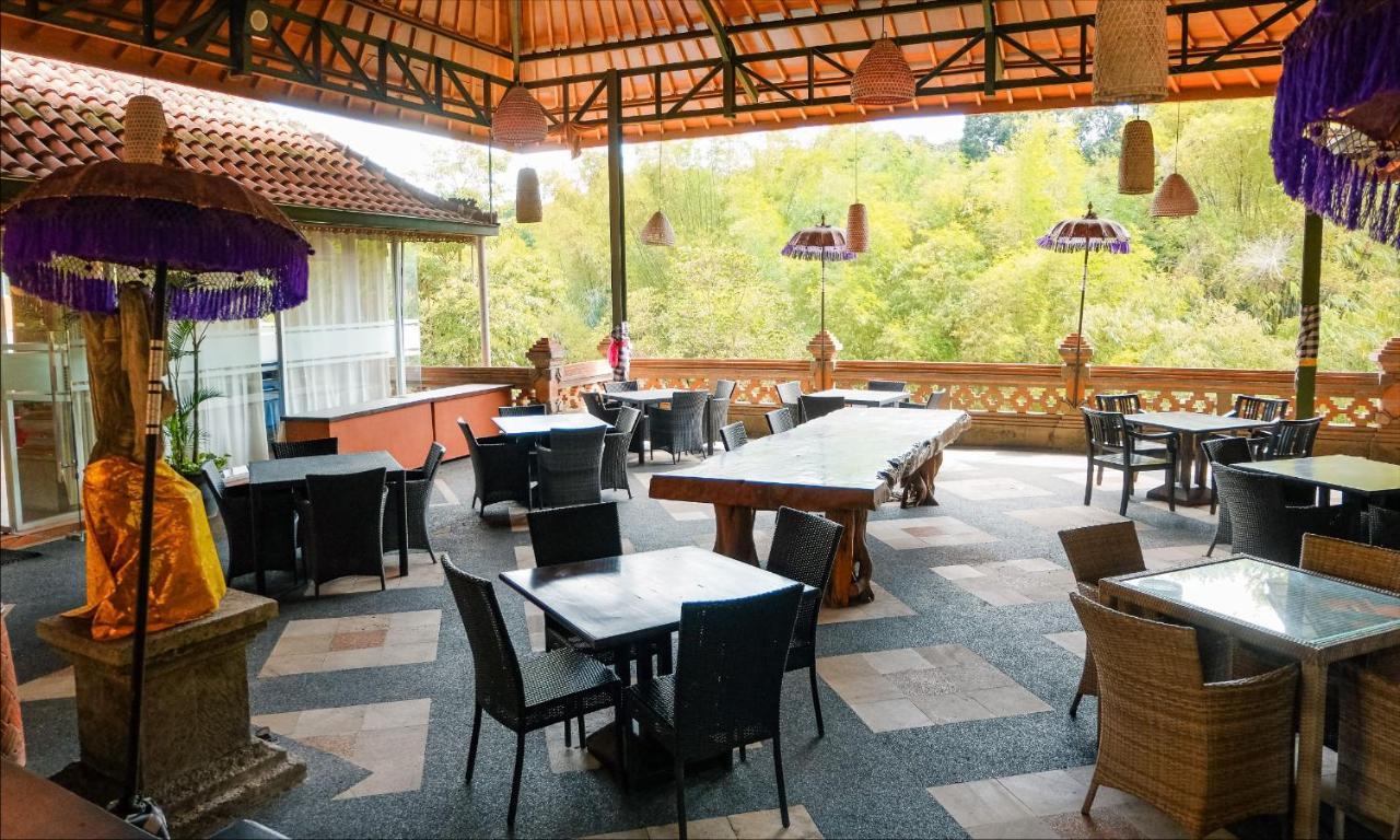 Ubud Hotel & Cottages Маланг Екстериор снимка