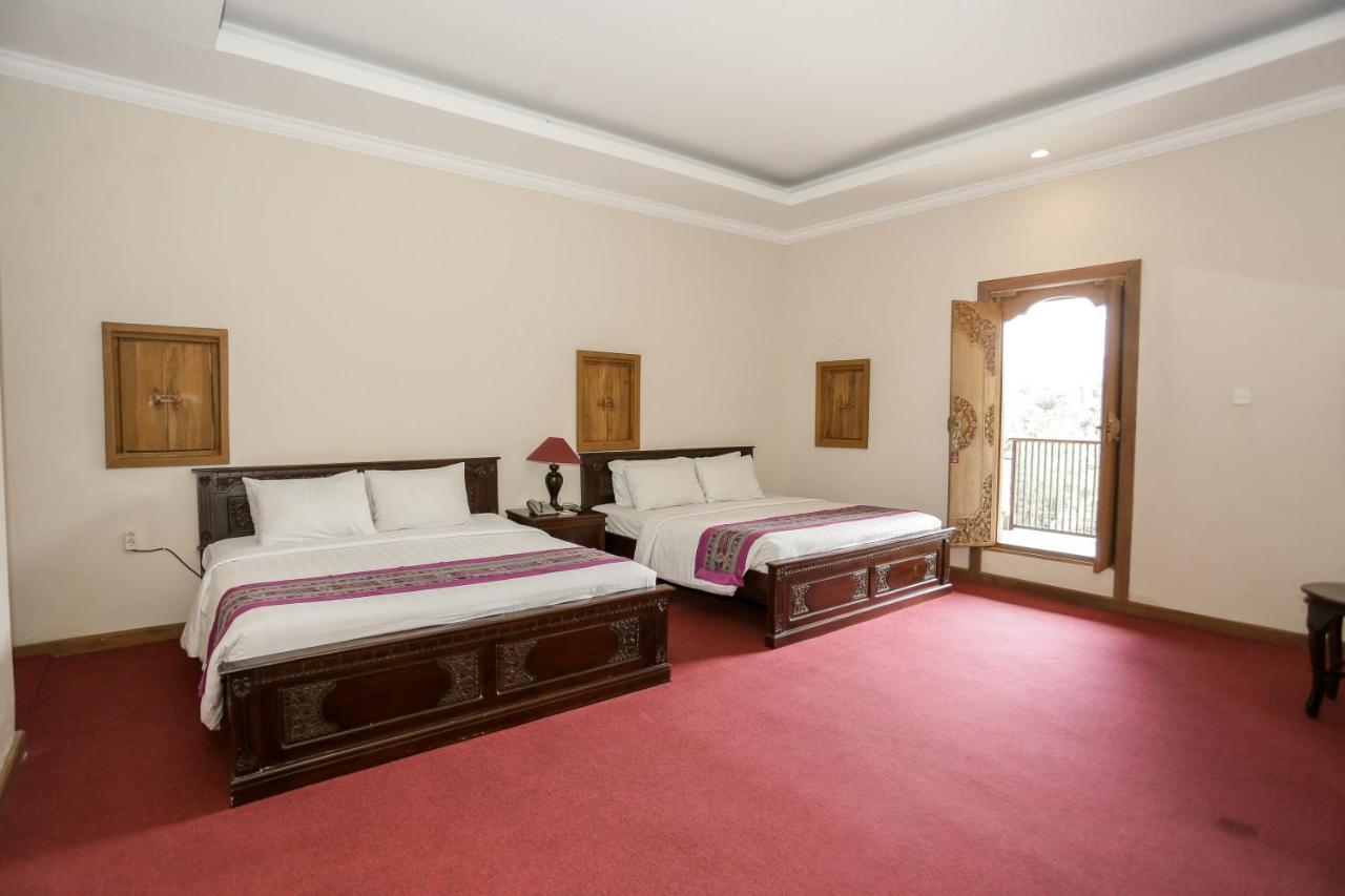 Ubud Hotel & Cottages Маланг Екстериор снимка