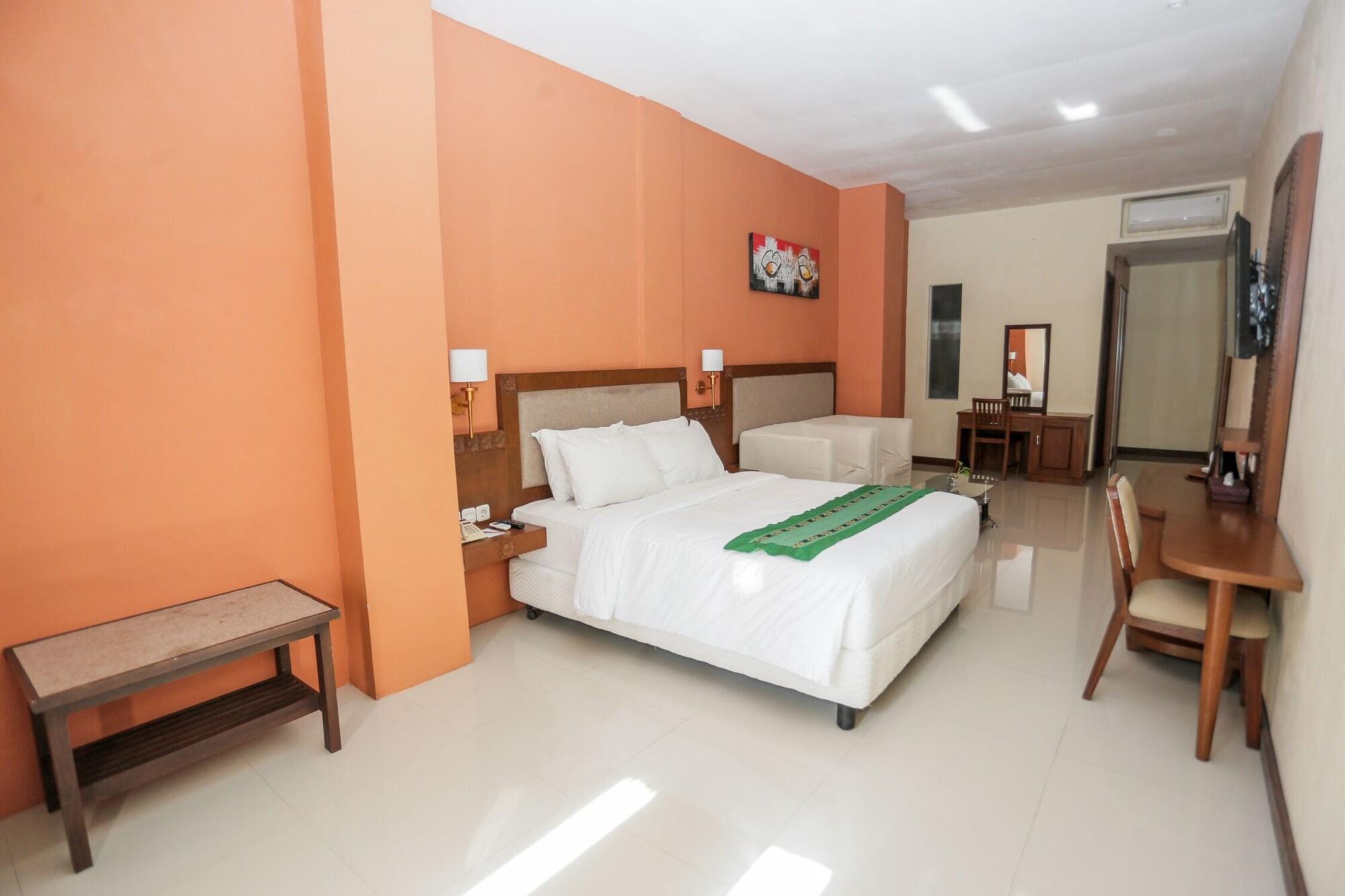 Ubud Hotel & Cottages Маланг Екстериор снимка