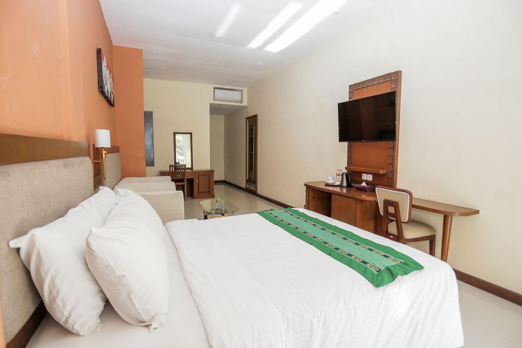 Ubud Hotel & Cottages Маланг Екстериор снимка