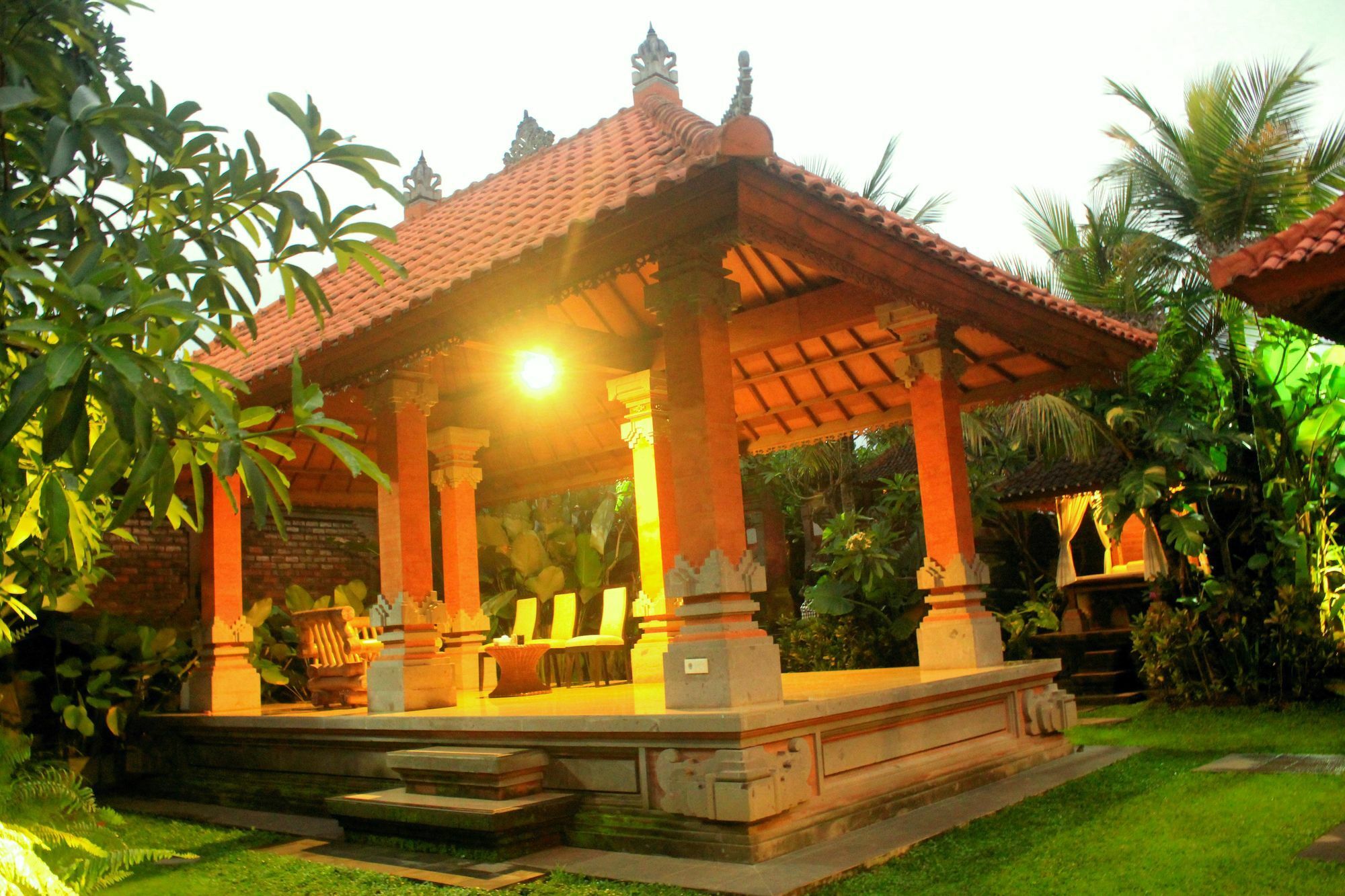 Ubud Hotel & Cottages Маланг Екстериор снимка